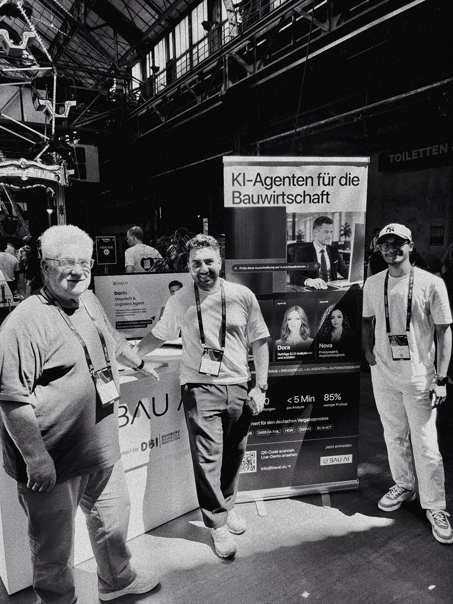 Das BAU AI Team am Stand in der Jahrhunderthalle Bochum
